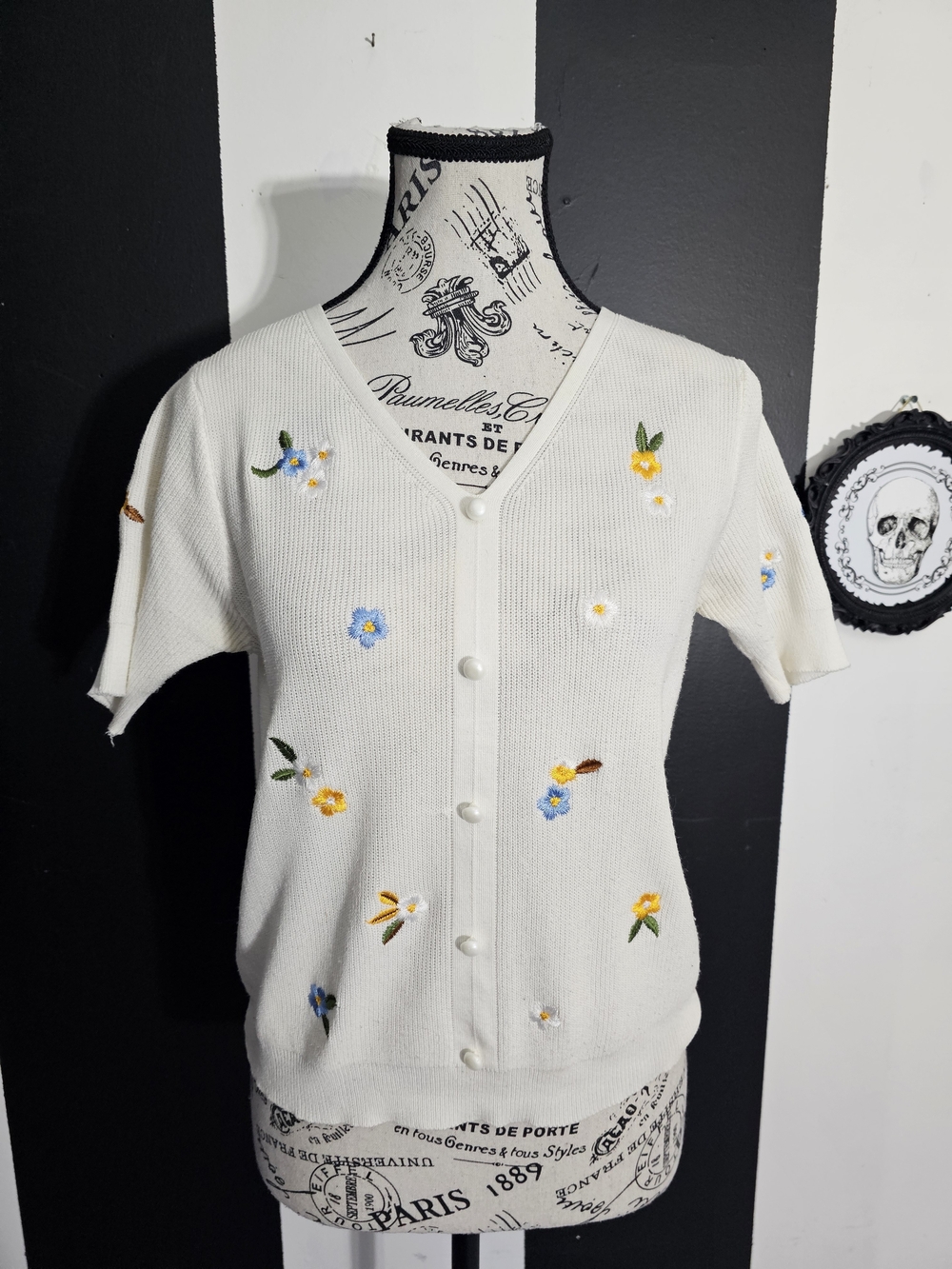 Vintage Cream Short-Sleeve Cardigan with Blue and Yellow Floral Embroidery